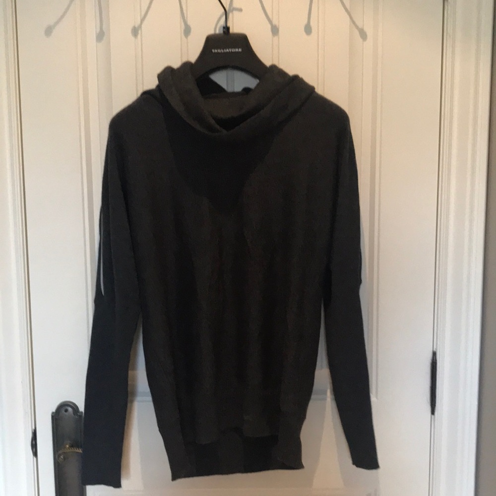 New without tag Michael Kors turtle neck